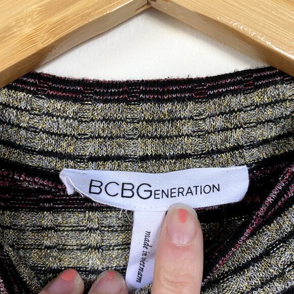 BCBGeneration Metallic Rib Striped Ruffle Hem Sleeveless Top - Picture 4 of 6